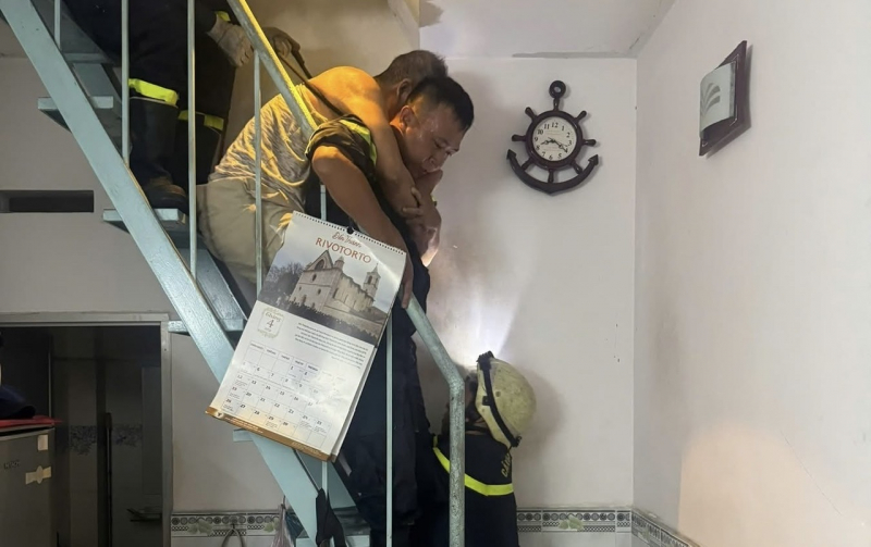 Những cuộc gọi mang niềm hy vọng cho thân nhân người bị nạn -0