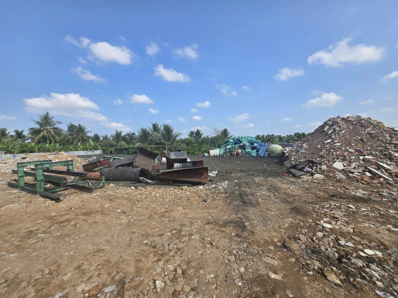 Triệt phá đường dây đổ 20 tấn chất thải trái phép quy mô lớn -0