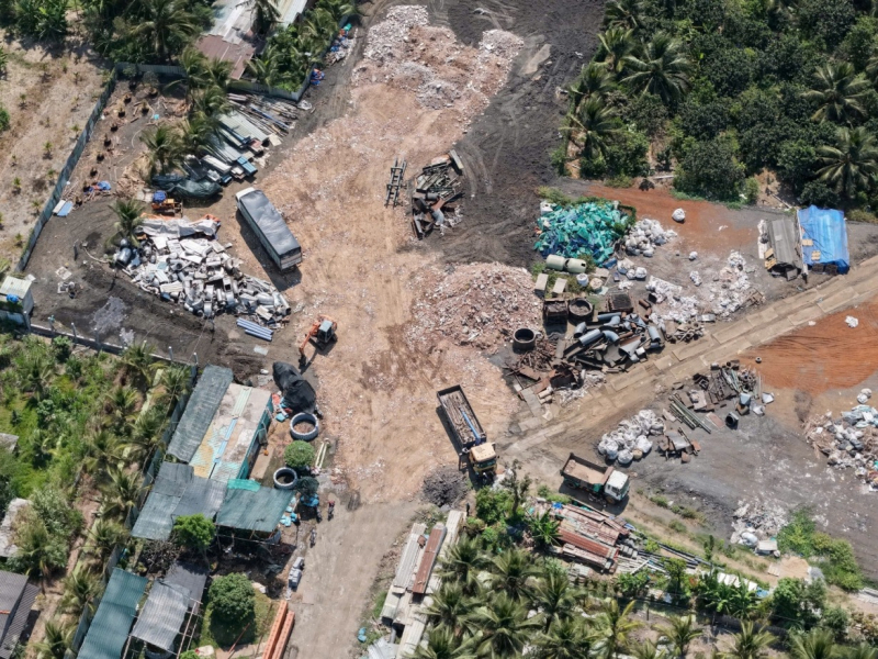 Triệt phá đường dây đổ 20 tấn chất thải trái phép quy mô lớn -3