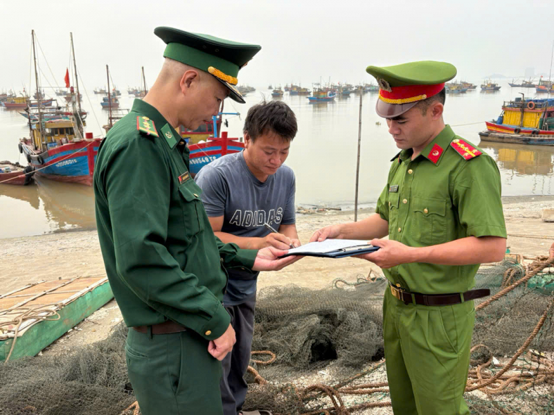 Thu hồi vũ khí góp phần “làm sạch” nguy cơ tiềm ẩn ngay từ cơ sở -0