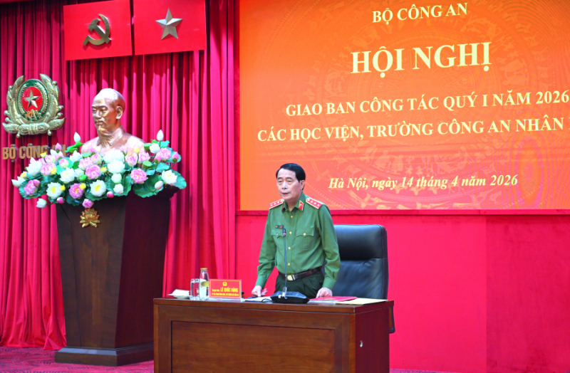 School curriculum needs to shift from theory to practice: Deputy Minister Le Quoc Hung -0