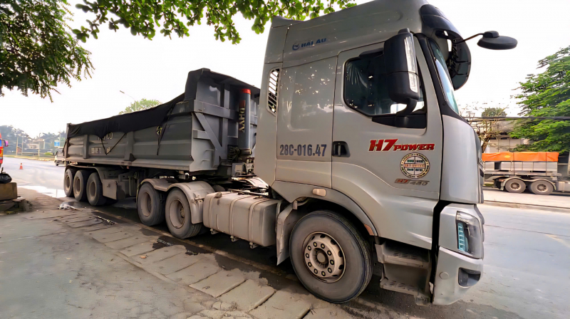 Hà Nội: Siết chặt quản lý xe có trọng tải lớn -0