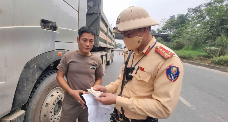 Hà Nội: Siết chặt quản lý xe có trọng tải lớn -0