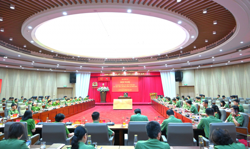 School curriculum needs to shift from theory to practice: Deputy Minister Le Quoc Hung -0