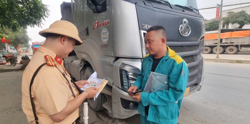Hà Nội: Siết chặt quản lý xe có trọng tải lớn -0