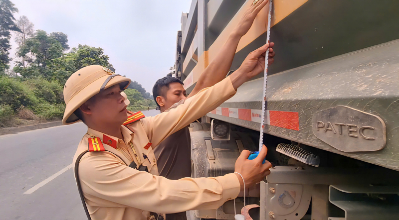 Hà Nội: Siết chặt quản lý xe có trọng tải lớn -0