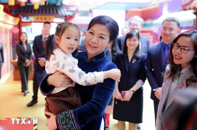 Phu nhân Ngô Phương Ly thăm Trung tâm Tống Khánh Linh tại Bắc Kinh -0