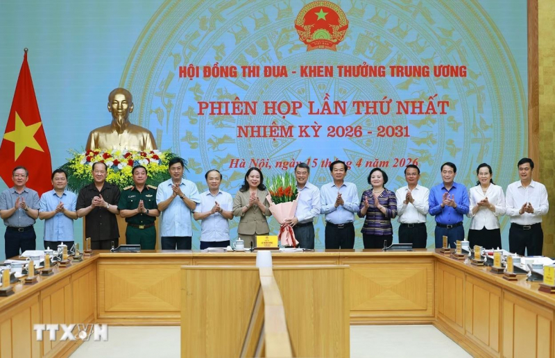 Thủ tướng: Thi đua-khen thưởng phải gắn chặt với mục tiêu tăng trưởng 2 con số -0