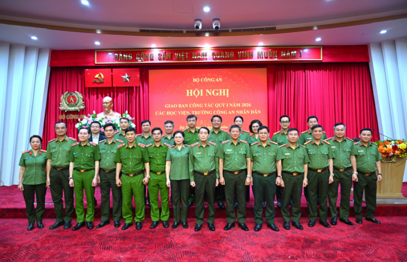 School curriculum needs to shift from theory to practice: Deputy Minister Le Quoc Hung -0