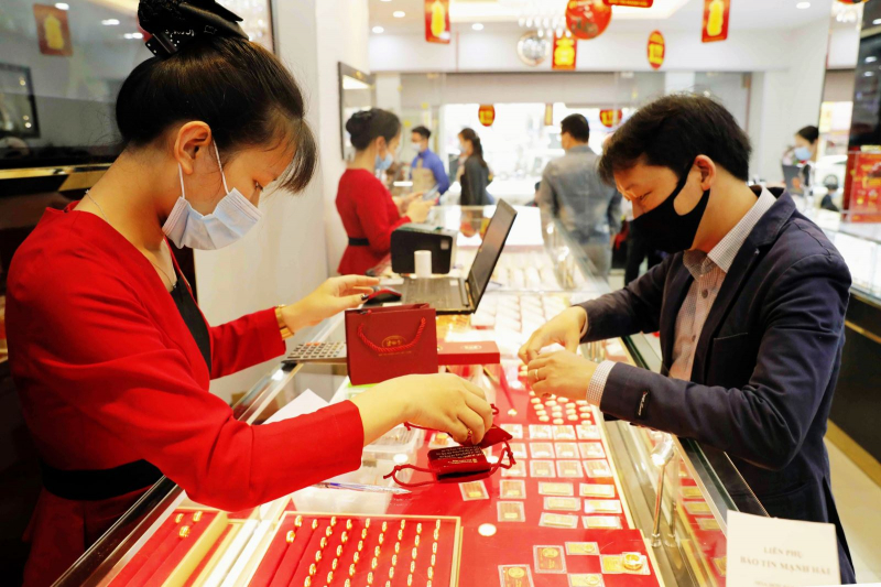 Giá vàng bật tăng mạnh mẽ -0