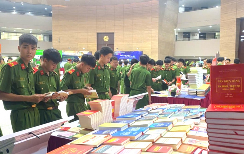 Triển lãm sách, công nghệ thư viện, lan toả văn hoá đọc, kết nối tri thức -0