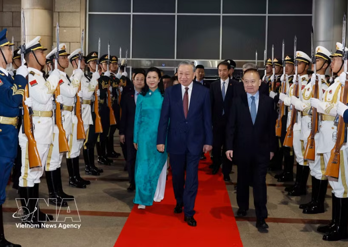 Top Vietnamese leader travels to Nanning, highlights bilateral rail cooperation -0