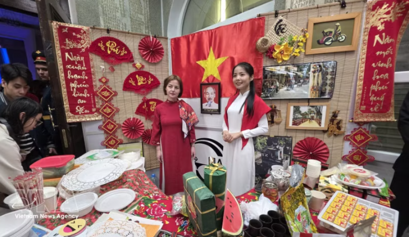 Vietnamese students shine at international cultural festival in Russia -0
