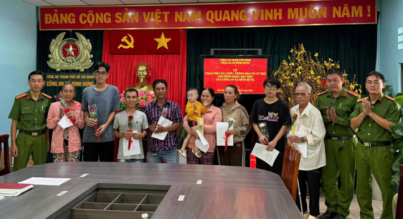 Công an TP Hồ Chí Minh: Mang niềm vui, trao 