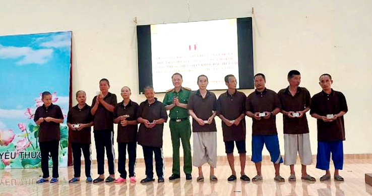 Công an TP Hồ Chí Minh: Mang niềm vui, trao 