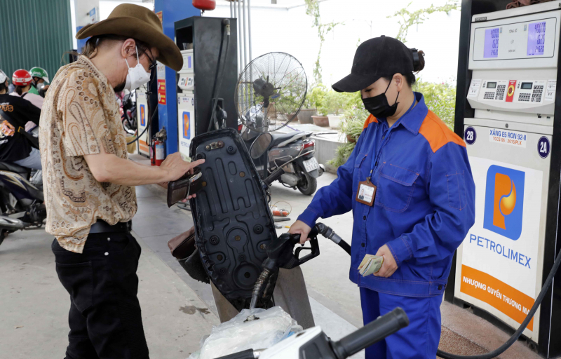 Giá dầu diesel giảm gần 2.000 đồng một lít -0