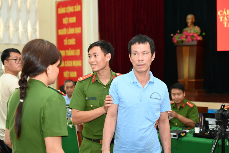 Công an TP Hồ Chí Minh: Mang niềm vui, trao 