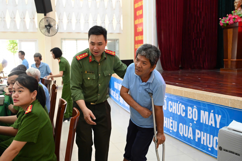 Công an TP Hồ Chí Minh: Mang niềm vui, trao 
