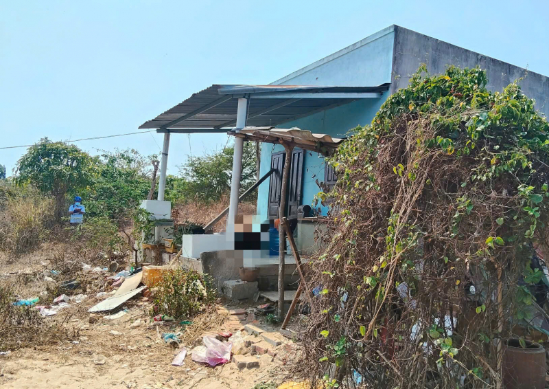 Điều tra vụ phát hiện người đàn ông tử vong 3 ngày trước thềm nhà riêng -0