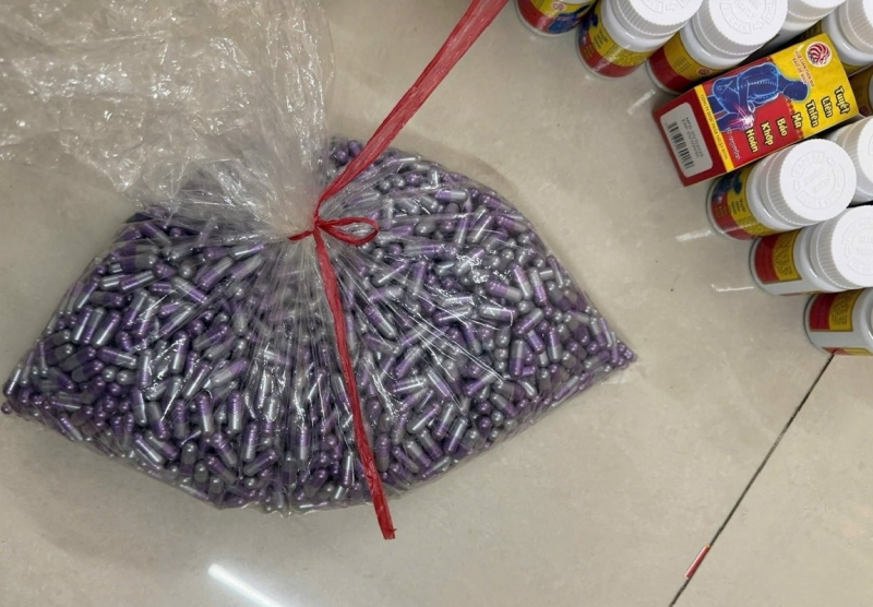 Bắt giam 3 người sản xuất, buôn bán thuốc đông y giả trộn Paracetamol -0