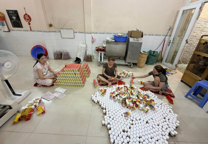 Bắt giam 3 người sản xuất, buôn bán thuốc đông y giả trộn Paracetamol -1