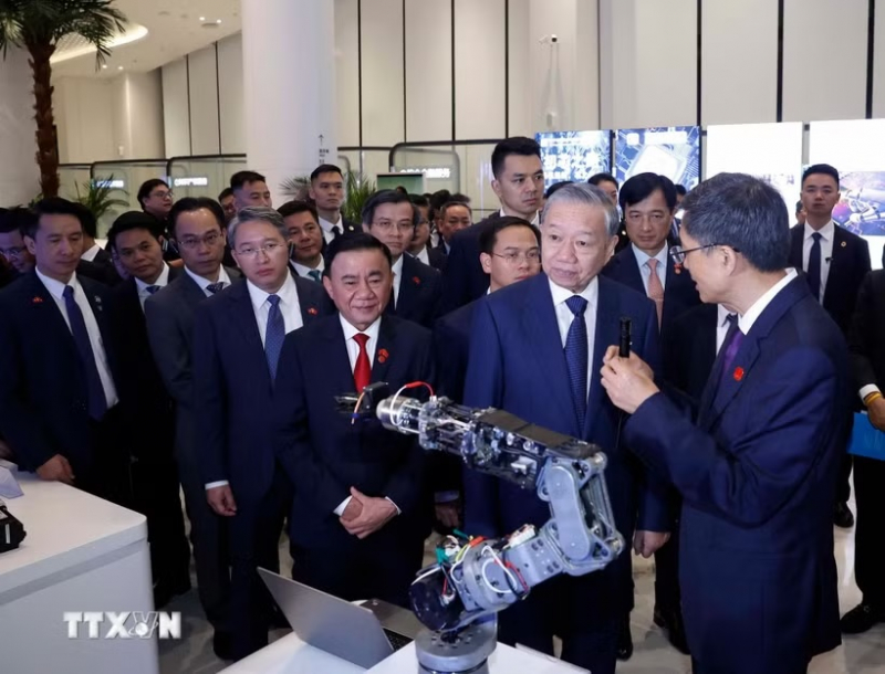 Tổng Bí thư, Chủ tịch nước tham quan Trung tâm trí tuệ nhân tạo Trung Quốc-ASEAN -0