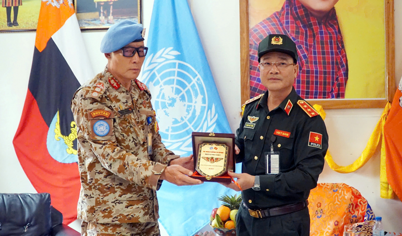 Deputy Minister Pham The Tung visits Indonesian Police Unit and Bhutanese Light Quick Reaction Force -0