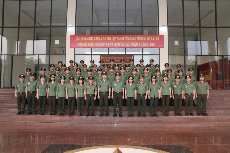 Góp phần bảo đảm an ninh trật tự nơi cửa ngõ Tây Bắc -0