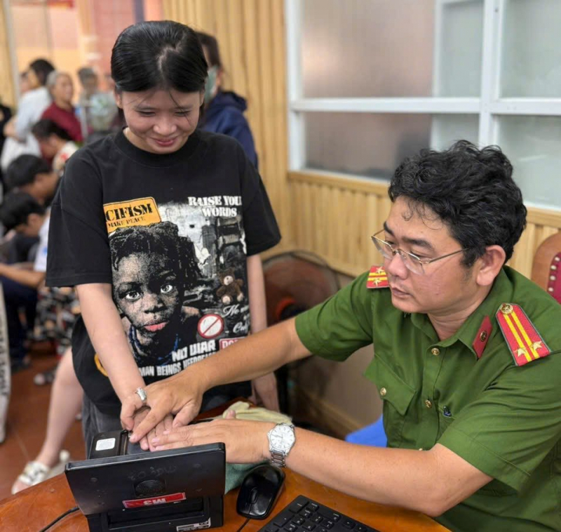 Lan tỏa hình ảnh đẹp người chiến sĩ Công an cơ sở trong cao điểm thi đua “Ba nhất” -1