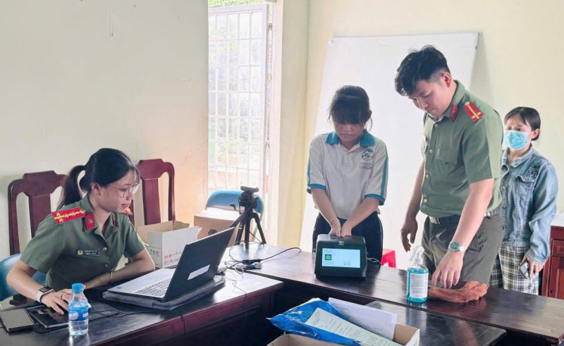 Lan tỏa hình ảnh đẹp người chiến sĩ Công an cơ sở trong cao điểm thi đua “Ba nhất” -2