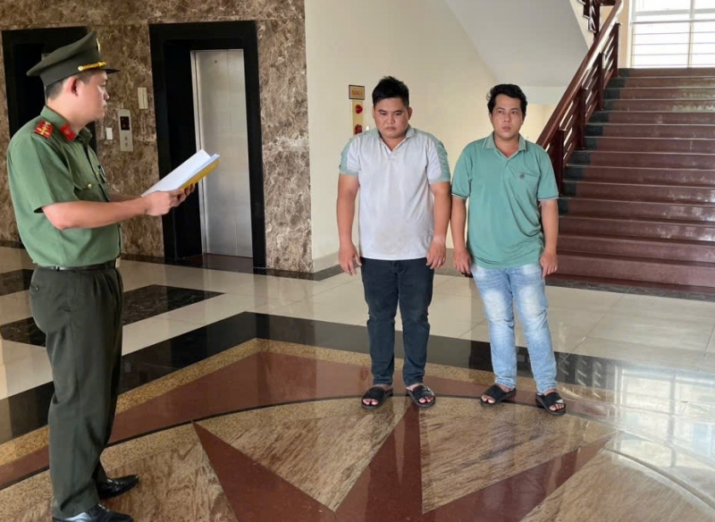 Triệt phá đường dây làm giả con dấu, tài liệu trên mạng xã hội tại Quảng Trị -0