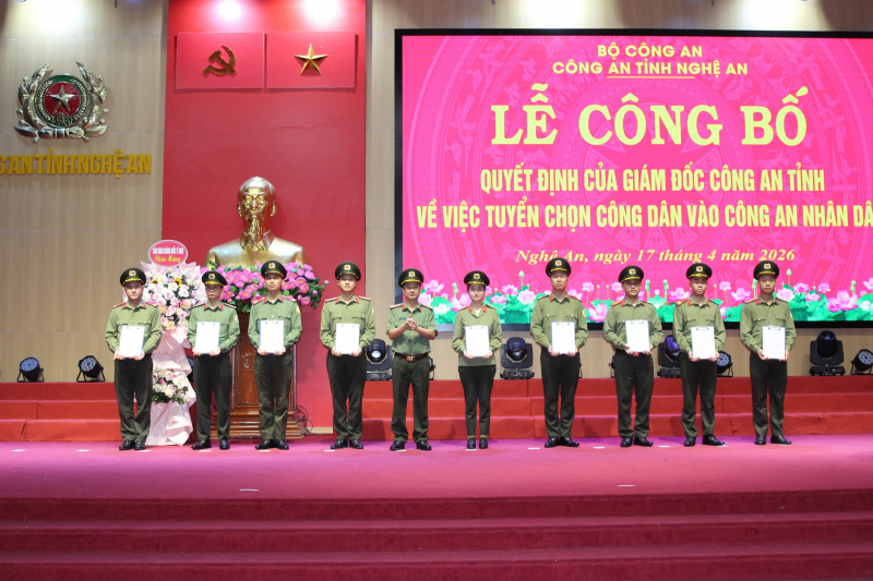 30 cán bộ thuộc Cảng hàng không Quốc tế Vinh được tuyển dụng vào CAND -0