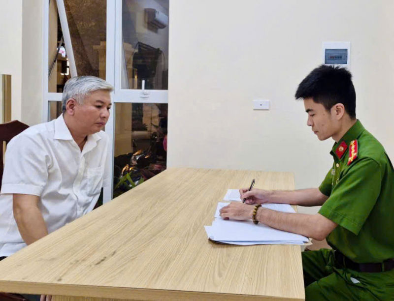 Tạm giữ đối tượng hành hung tài xế sau va chạm giao thông -0