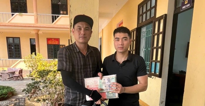 Đang chạy bộ nhặt được chiếc cặp có 350 triệu đồng, người đàn ông tìm cách trả lại -0