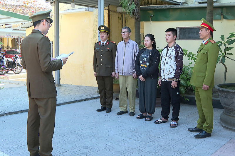 Cho vay lãi nặng trên không gian mạng với lãi suất hơn 530%  -0