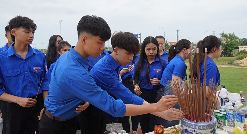 Từ bến sông xưa vọng lại đến công viên tưởng niệm phà Gianh -0