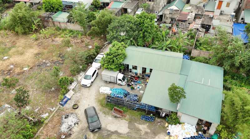 toàn cảnh xưởng sản xuất giá đỗ trái phép tại phường mạo khê, đông triều.jpg -0