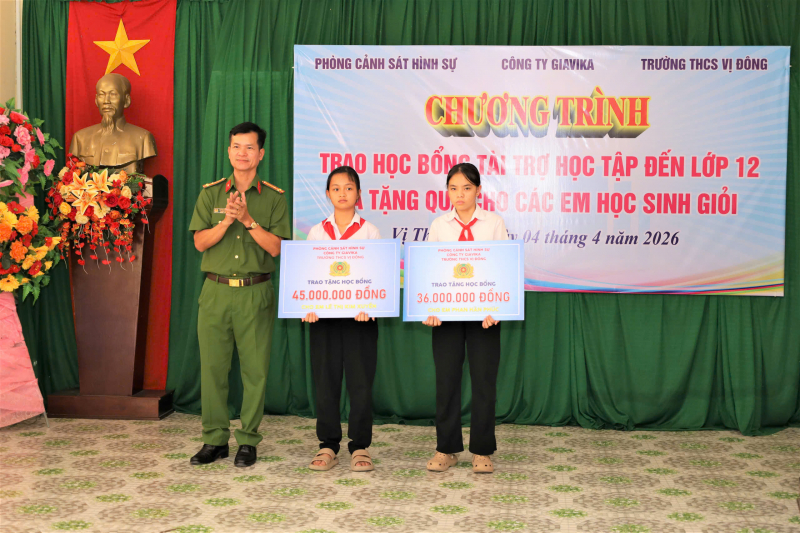 Quyết liệt với tội phạm, nghĩa tình với nhân dân -0