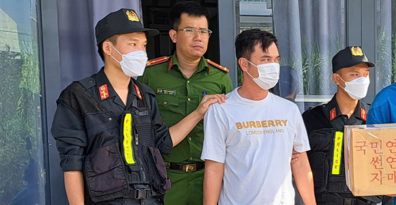 Quyết liệt với tội phạm, nghĩa tình với nhân dân -0