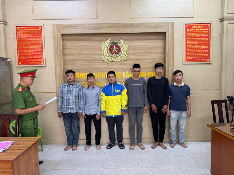 Lên mạng hẹn nhau giải quyết mâu thuẫn, 8 thanh niên bị khởi tố  -0