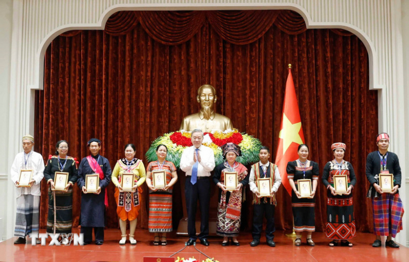 Tổng Bí thư, Chủ tịch nước: Già làng, trưởng bản góp phần củng cố khối đại đoàn kết toàn dân tộc -0