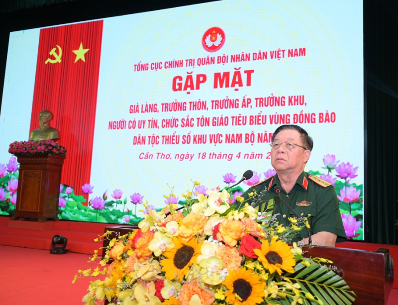 Phát huy vai trò già làng, trưởng thôn, trưởng ấp, trưởng khu, người có uy tín, chức sắc tôn giáo -0