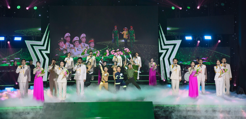 “Giai điệu bình yên” tôn vinh Công an vùng đất sen hồng Đồng Tháp -0