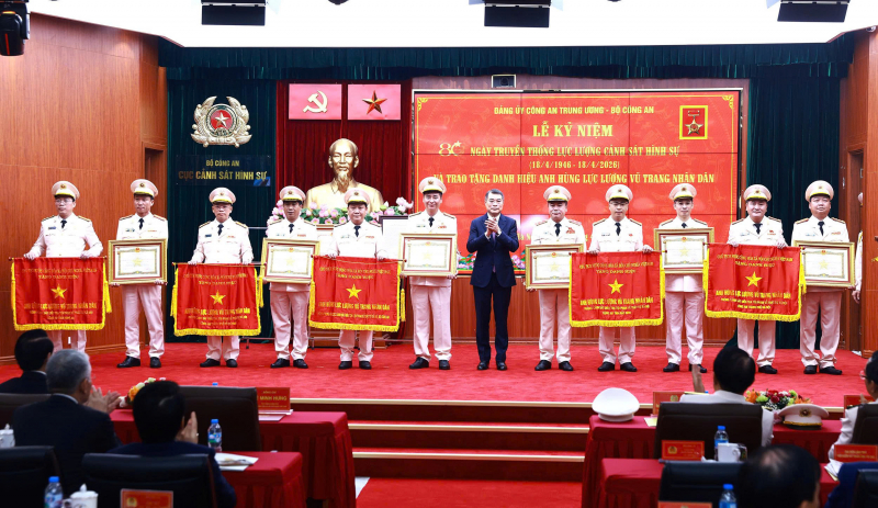 Trao tặng nhiều phần thưởng cao quý cho các tập thể, cá nhân thuộc Bộ Công an -0