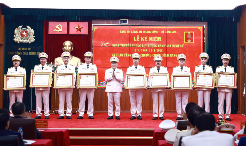 Trao tặng nhiều phần thưởng cao quý cho các tập thể, cá nhân thuộc Bộ Công an -0
