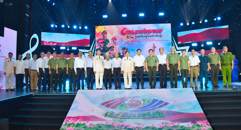 “Giai điệu bình yên” tôn vinh Công an vùng đất sen hồng Đồng Tháp -0