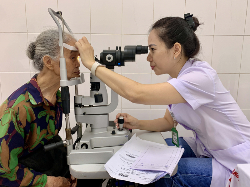 Bệnh viện 19-8 khám bệnh, phát thuốc miễn phí cho gần 300 người cao tuổi xã Nghĩa Trụ -0