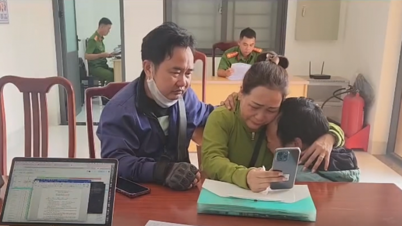 Cuộc hội ngộ vỡ òa sau 30 năm từ sự tận tâm của những chiến sĩ Công an cơ sở -2