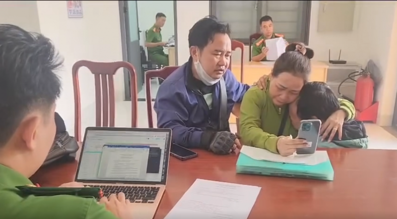 Cuộc hội ngộ vỡ òa sau 30 năm từ sự tận tâm của những chiến sĩ Công an cơ sở -4