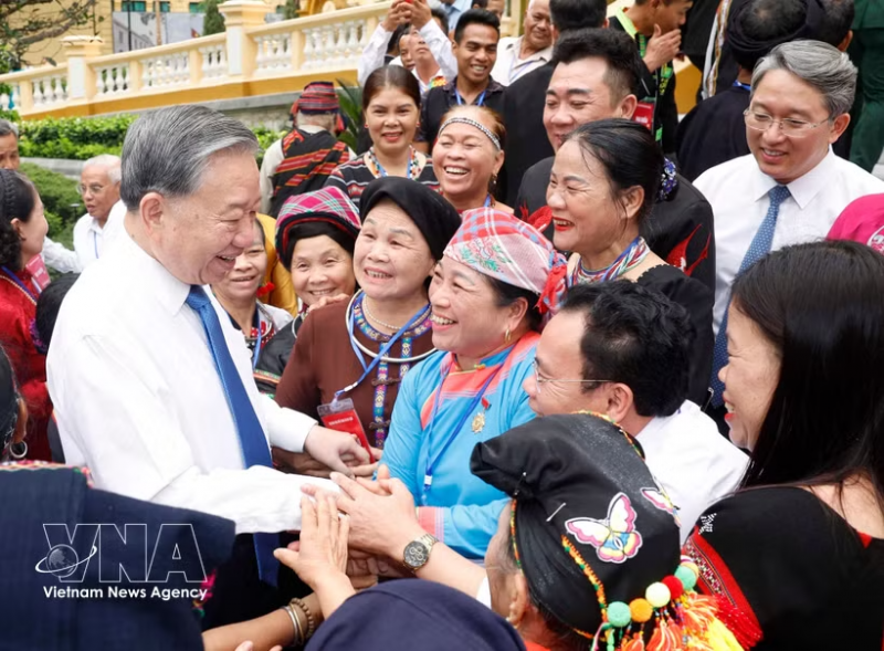 Top leader lauds unsung contributions by ethnic minority figures to national culture -0